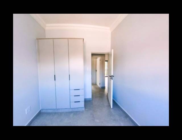 3 BEDROOM APARTMENT FOR SALE IN BRYANSTON